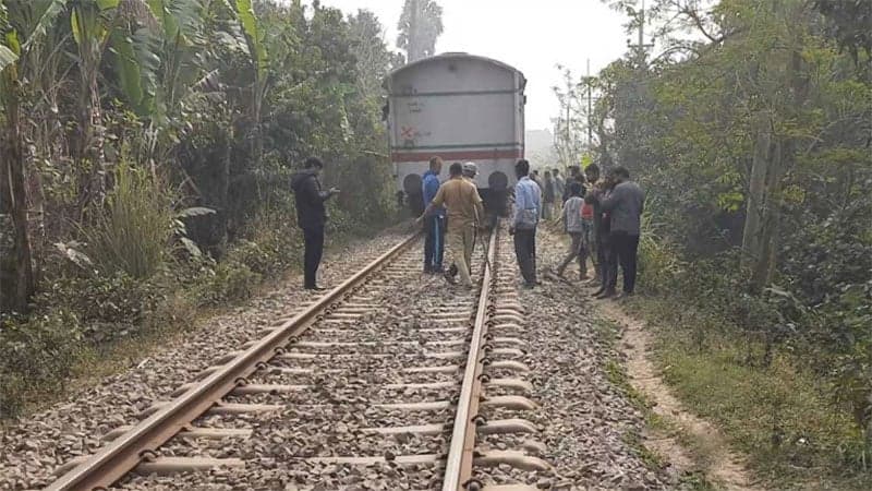 ৪ ঘণ্টা বন্ধের পর রাজশাহীর সঙ্গে সারা দেশের ট্রেন চলাচল শুরু