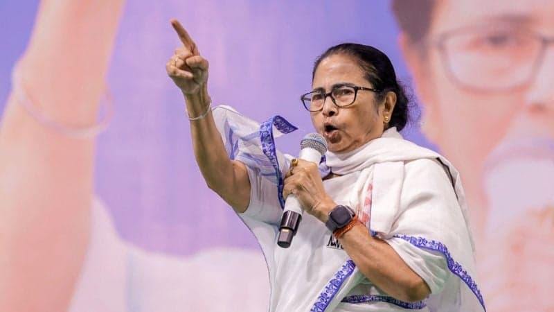 দলীয় ভাঙন রুখতে পুরোনো নেতাদের ফের তৃণমূলের দায়িত্ব দিলেন মমতা