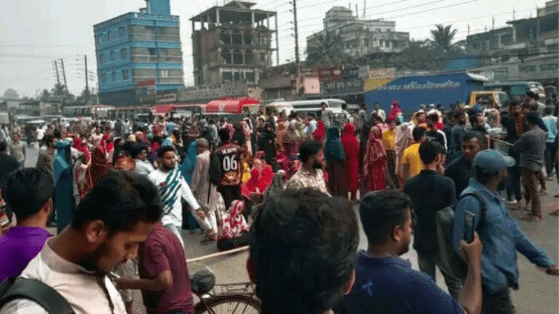 টঙ্গীতে ৪ ঘণ্টা পর মহাসড়ক ছাড়লেন পোশাক শ্রমিকরা