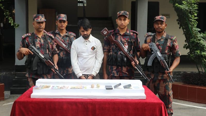 যশোরে ১.৯৩ কোটি টাকার স্বর্ণসহ ভারতীয় নাগরিক আটক: বিজিবি