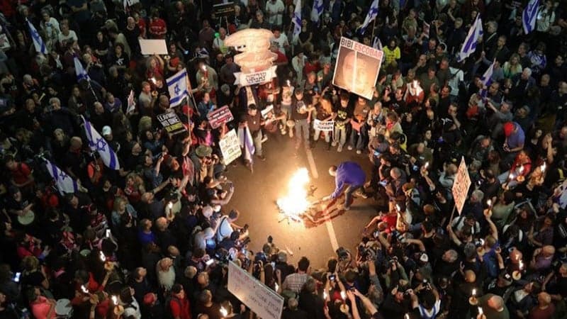 এবার নেতানিয়াহুর বিরুদ্ধে হাজারো ইসরায়েলির বিক্ষোভ