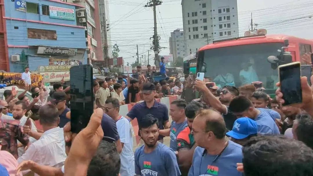 দিনব্যাপী সফরে ফেনীতে পৌঁছেছেন প্রধানমন্ত্রী তারেক রহমান