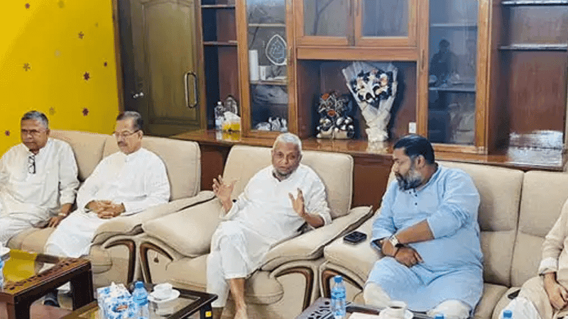 ঈদের আগে শ্রমিকদের বেতন-বোনাস পরিশোধের নির্দেশ শ্রমমন্ত্রীর