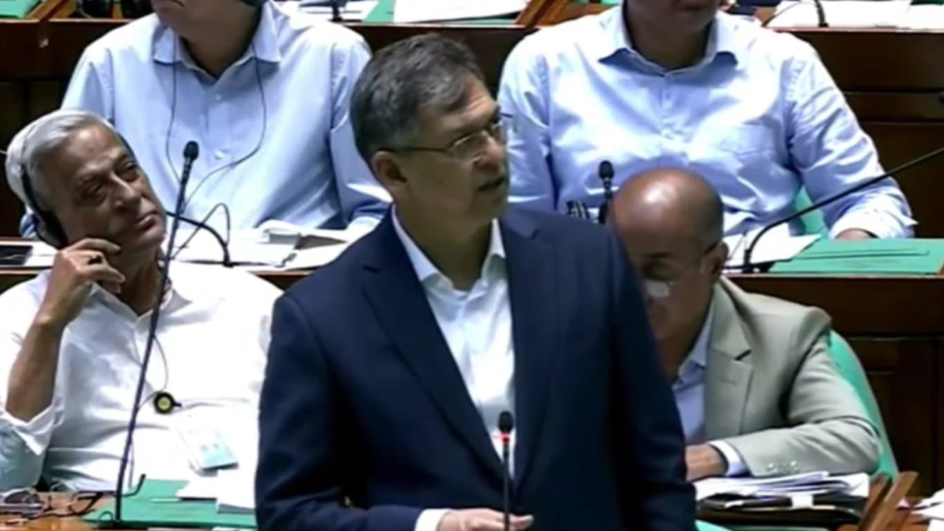 শেখ হাসিনাকে ফেরত চেয়ে ভারতের কাছে প্রস্তাব ও ইন্টারপোলে রেড নোটিশের আবেদন: স্বরাষ্ট্রমন্ত্রী