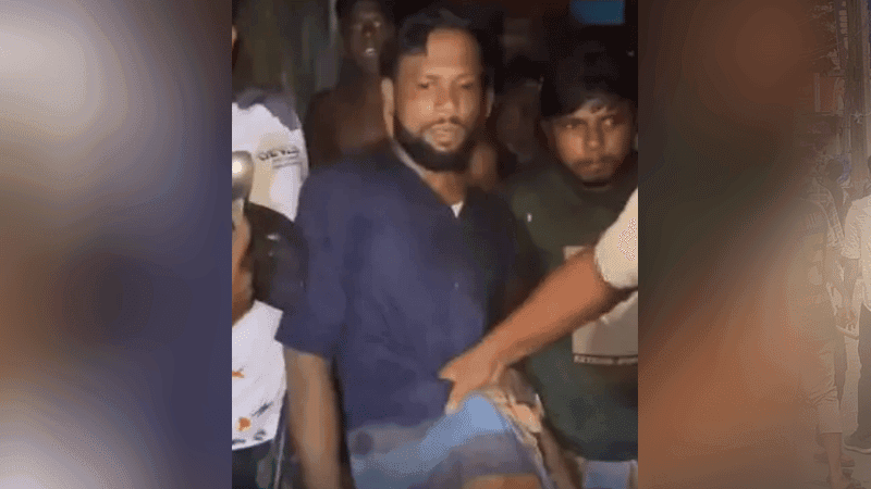 দরজা ভেঙে ঘরে ঢুকে প্রেমিকাসহ জামায়াত কর্মীকে আটক করলেন স্থানীয়রা