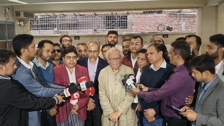 তারেক রহমানের নিরাপত্তায় বেহুলার বাসরঘরের মতো যেন ছিদ্র না থাকে: রিজভী