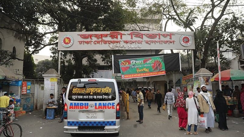 রায়েরবাজারে প্রকাশ্যে যুবককে কুপিয়ে হত্যা