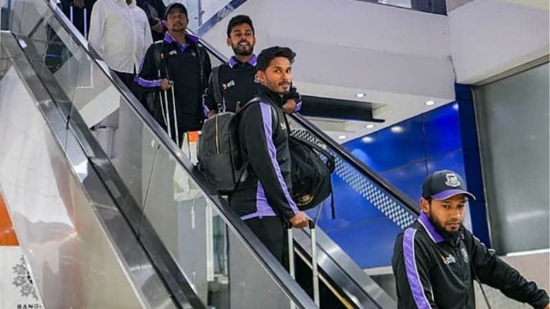 অস্ট্রেলিয়ায় ঐতিহাসিক টেস্ট জয়ের পর দেশে ফিরলেন টাইগাররা