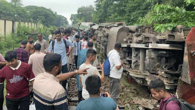 সিলেটে ট্রেন লাইনচ্যুত, সারাদেশের সঙ্গে রেল যোগাযোগ বন্ধ