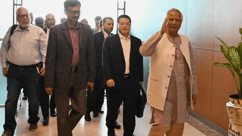 চীনের উদ্দেশে ঢাকা ছাড়লেন প্রধান উপদেষ্টা