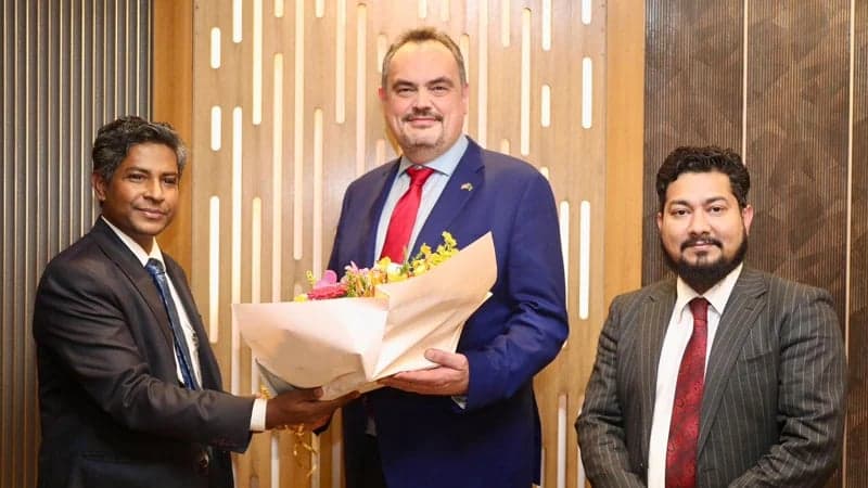 ঢাকায় পৌঁছেছেন ব্রেন্ট ক্রিস্টেনসেন