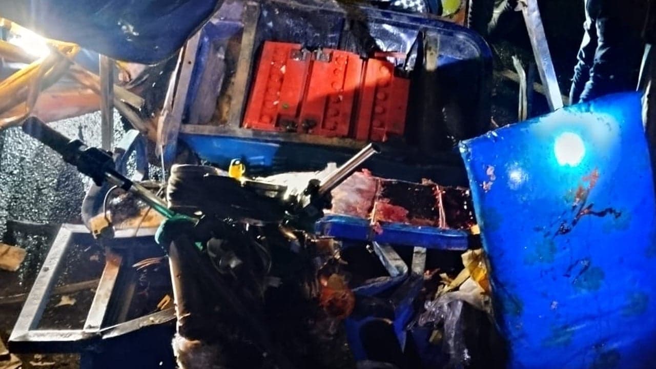 কুমিল্লায় বাস-অটোরিকশা মুখোমুখি সংঘর্ষে নিহত ৩