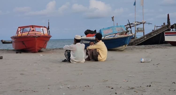 পর্যটন সীমিতকরণে থমকে সেন্টমার্টিন দ্বীপবাসীর জীবন-জীবিকা, একবেলা খেয়ে মানবেতর জীবনযাপন