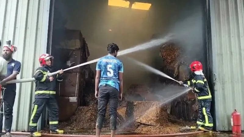 আশুলিয়ায় ব্রিটিশ আমেরিকান টোব্যাকোর গুদামে আগুন