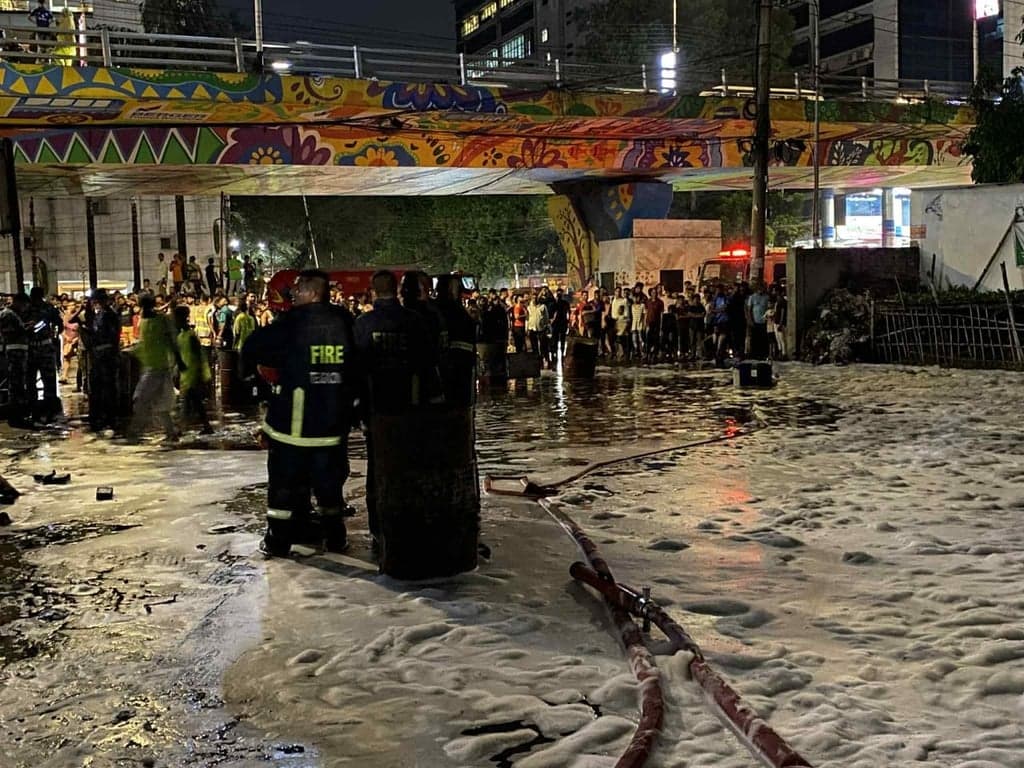 মহাখালী পেট্রল পাম্পের আগুন নিয়ন্ত্রণে