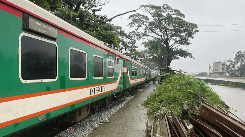 ৫ দিন পর চট্টগ্রাম–কক্সবাজার রুটে ট্রেন চলাচল শুরু