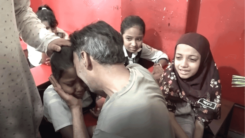 রামিসার খালি বেঞ্চের সামনে বাবার কান্না, কাঁদলেন সহপাঠীরাও