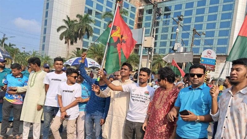 খালেদা জিয়াকে স্বাগত জানাতে বিমানবন্দরে বিএনপি নেতাকর্মীদের ভিড়