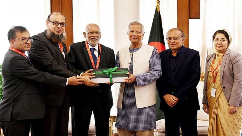 পদোন্নতি ‘বঞ্চিত’ কর্মকর্তাদের বিষয়ে প্রতিবেদন ড. ইউনূসের কাছে হস্তান্তর