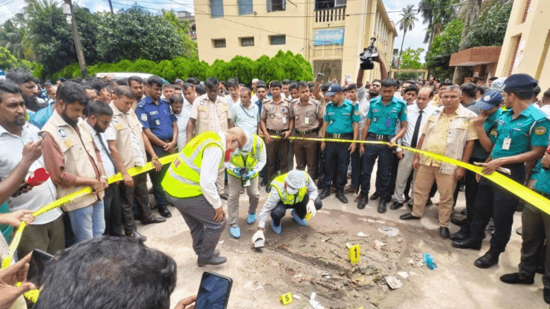 আতঙ্ক ছড়ানোই উদ্দেশ্যে বরিশাল আদালত চত্বরে বিস্ফোরণ: পুলিশ