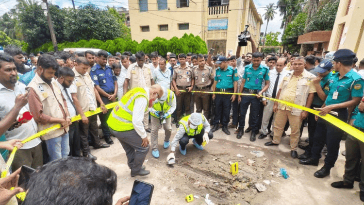 আতঙ্ক ছড়ানোই উদ্দেশ্যে বরিশাল আদালত চত্বরে বিস্ফোরণ: পুলিশ
