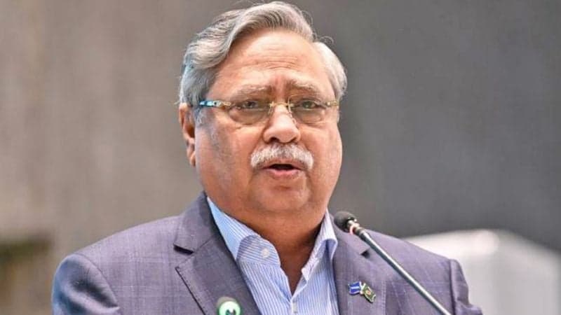 যুক্তরাজ্যে সফল চিকিৎসা শেষে দেশে ফিরেছেন রাষ্ট্রপতি