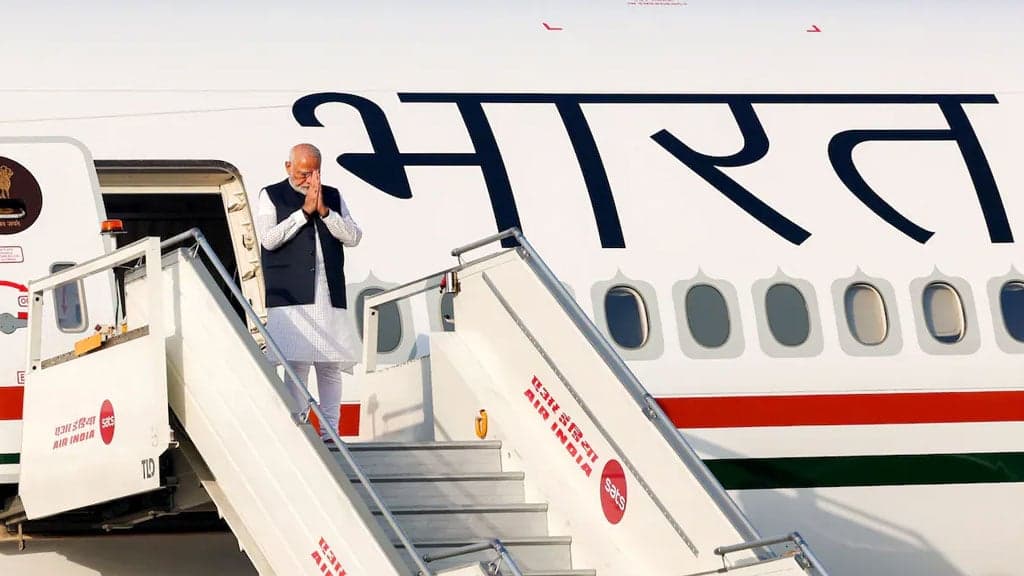 পাকিস্তানের আকাশসীমা এড়িয়ে সৌদি আরব থেকে ফিরলেন মোদী