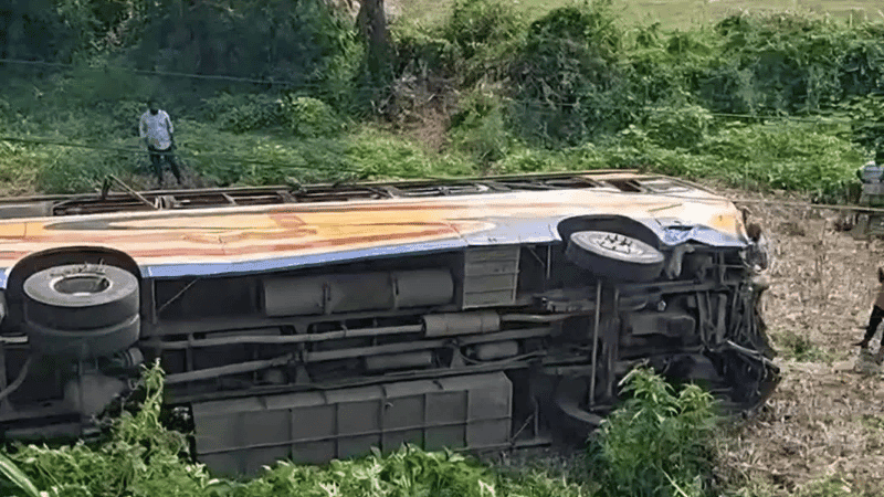 ফরিদপুরে সড়ক দুর্ঘটনায় নিহত ২, আহত ২৯