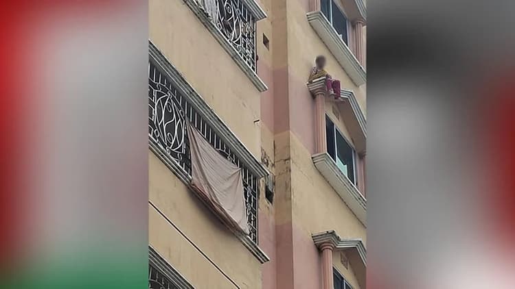 ফেনীতে মাদ্রাসা থেকে পালানোর চেষ্টা, ছয়তলার কার্নিশে আটকা ছাত্রী