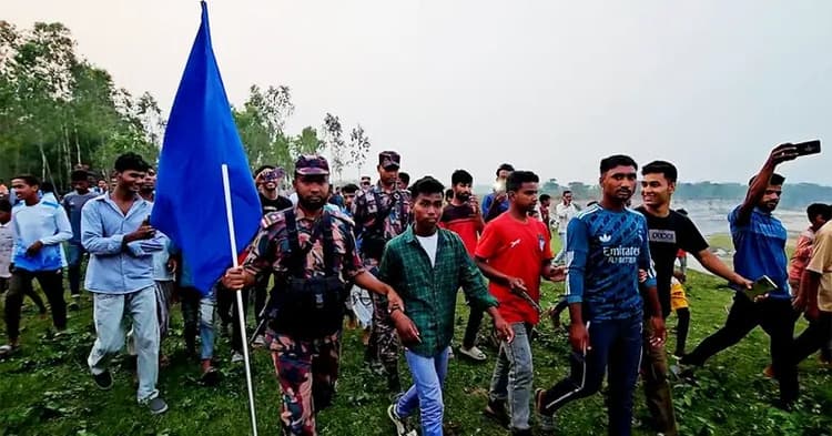 ৮ ঘণ্টা আটকে রাখার পর দুই বাংলাদেশি স্কুলছাত্রকে ফেরত দিল বিএসএফ