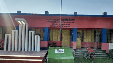 কাঁচা আম পাড়ায় তিন শিশুশিক্ষার্থীকে ‘জুতার মালা’ পরানোর অভিযোগ