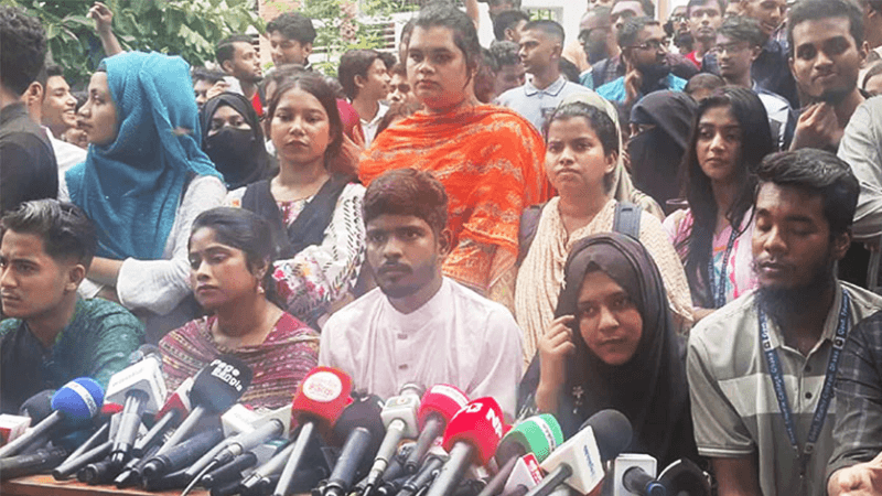 অধ্যাদেশ জারি না হলে কঠোর আন্দোলনের হুঁশিয়ারি সাত কলেজ শিক্ষার্থীদের