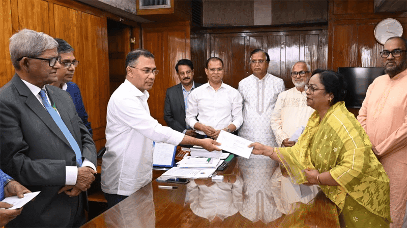 সব সিটি করপোরেশনের পরিচ্ছন্নতা কর্মীদের ঈদ উপহার দিলেন প্রধানমন্ত্রী