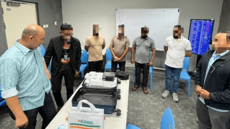 কুয়ালালামপুর বিমানবন্দরে সোনাসহ ৪ বাংলাদেশি আটক