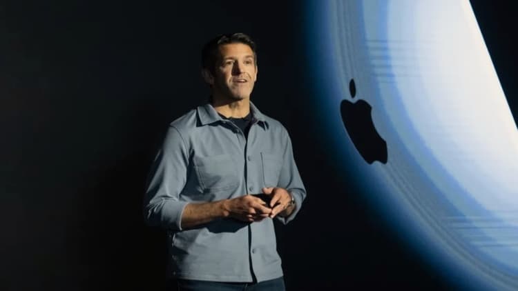 অ্যাপলের সিংহাসনে জন টার্নাস, যেভাবে তার উত্থান