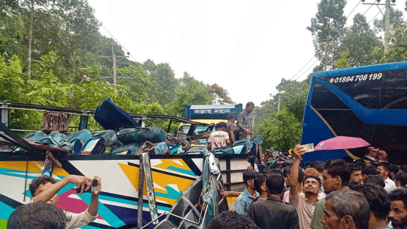 কক্সবাজারে দুই বাসের সংঘর্ষে শিশুসহ নিহত ২
