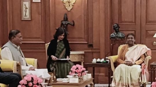 শেখ হাসিনার নেতৃত্বে গর্বিত হওয়া উচিত দক্ষিণ এশিয়ার নারীদের: মুর্মু