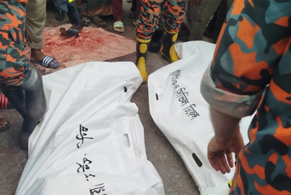 বরিশালে দ্রুতগতির বাসের চাপায় একই পরিবারের ৩ জনের মৃত্যু
