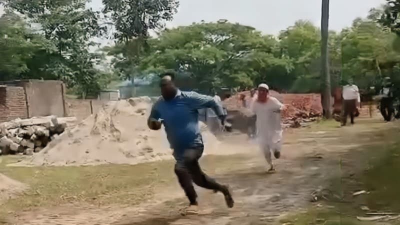 ব্রাহ্মণবাড়িয়ায় কাজের মান নিয়ে প্রশ্ন করায় প্রকৌশলীকে বাঁশ নিয়ে ধাওয়া ঠিকাদারের