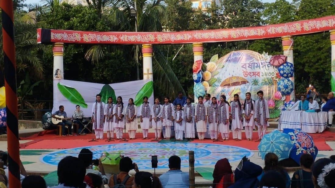 রবীন্দ্র সরোবরে নাচ-গানে শুরু ‘বর্ষা মঙ্গল উৎসব ১৪৩৩’