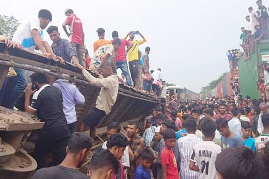 ভৈরবে ট্রেন দুর্ঘটনায় নিহতের সংখ্যা বেড়ে ১৭ জনে