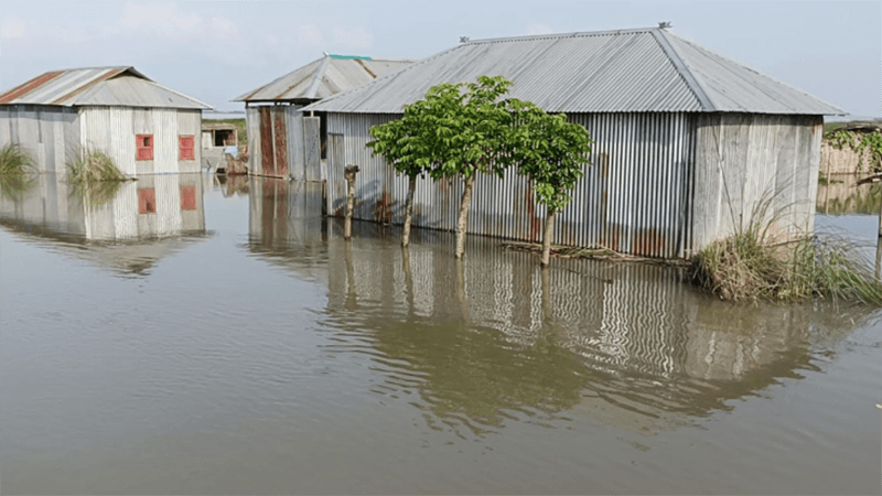 ভারী বৃষ্টিতে ১২ জেলায় বন্যা পরিস্থিতি সৃষ্টির শঙ্কা