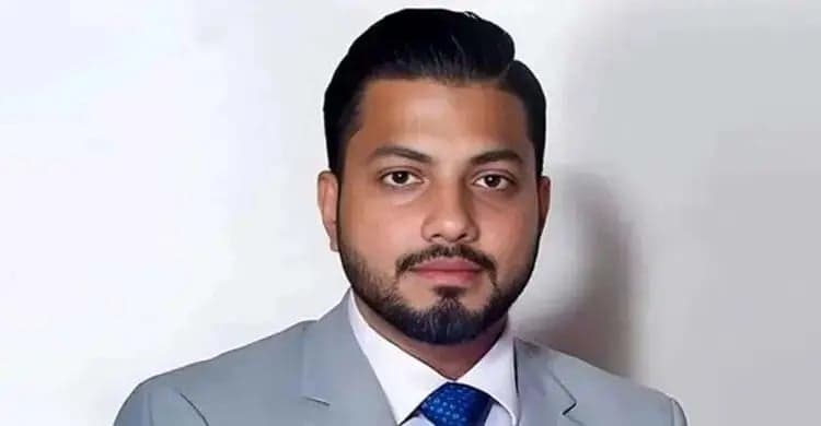 পদত্যাগ করলেন ইশরাক হোসেন