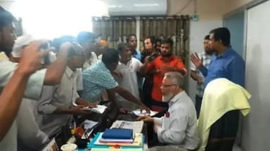 আওয়ামী লীগের ‘দোসর’ আখ্যা দিয়ে রামেবি উপাচার্যকে জোর করে পদত্যাগ