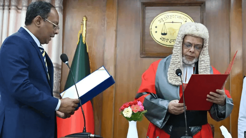 শপথ নিলেন পিএসসির নবনিযুক্ত চেয়ারম্যান নাজমুজ্জামান ভূঁইয়া