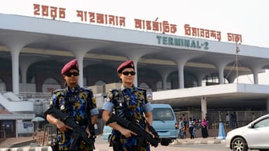 শাহজালাল বিমানবন্দরে ৬১ ভরি স্বর্ণসহ যাত্রী আটক