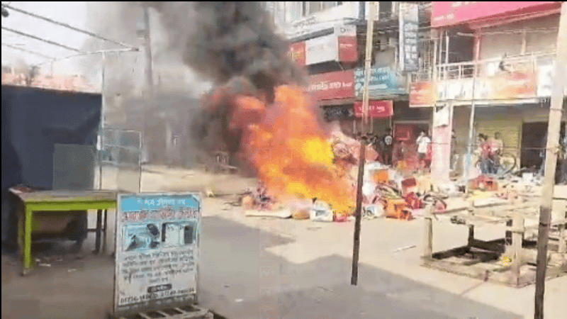 মুন্সীগঞ্জে প্রতিপক্ষের হামলায় নিহত ১, সড়ক অবরোধ ও অগ্নিসংযোগ