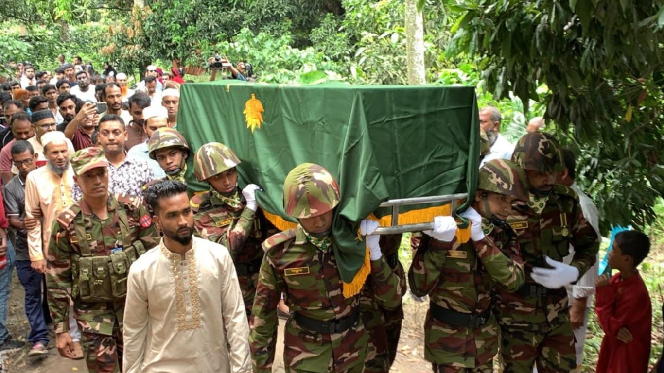 রাজশাহীতে পূর্ণ সামরিক মর্যাদায় সেনাসদস্য তাসনিম রিফাতের দাফন