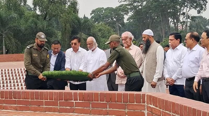 জাতীয় স্মৃতিসৌধে শ্রদ্ধা জানালেন নতুন মন্ত্রী ও প্রতিমন্ত্রীরা