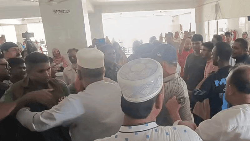 মেহেরপুর হাসপাতালে জামায়াত এমপি ও বিএনপি নেতাকর্মীদের হাতাহাতি